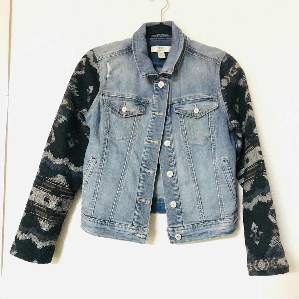 Ultra Comfy Aztec Denim Jacket W/ POCKETS!!